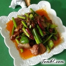 五花肉炒蒜苔的做法