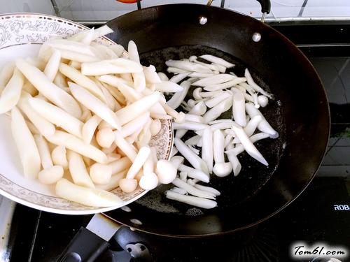 【培根炒海鲜菇】