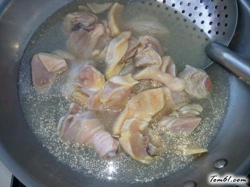 【鸡腿炖蘑菇】