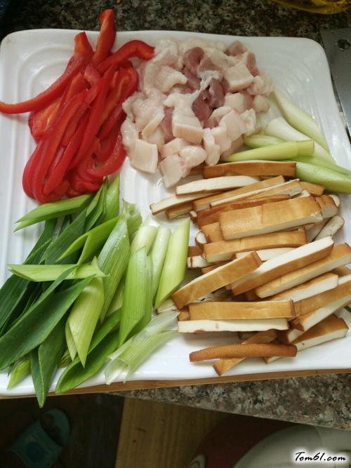 【五花肉青蒜炒豆干】