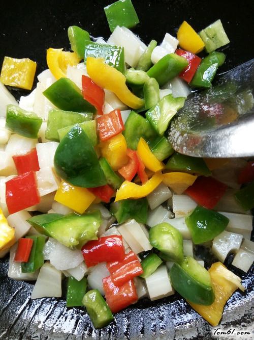 【彩椒炒藕丁】