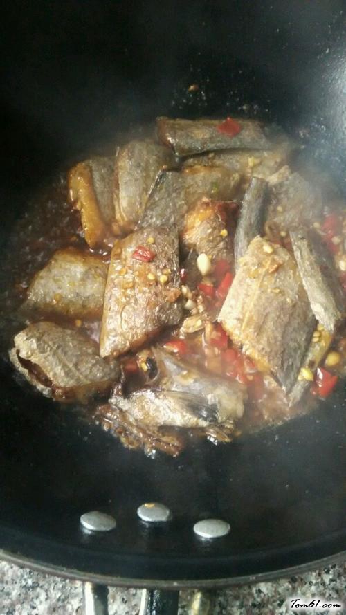 【剁椒红烧带鱼】