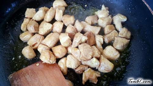 【青椒爆炒鸡丁】