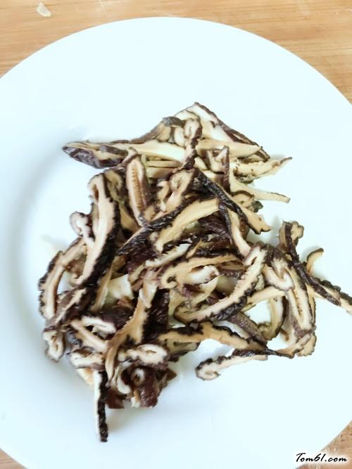 【竹笋炒肉丝】