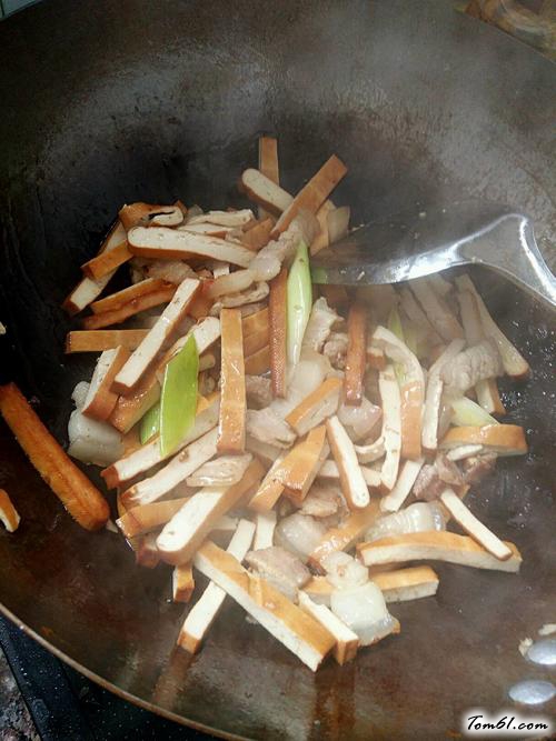 【五花肉青蒜炒豆干】