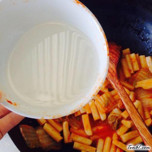 【辣白菜炒年糕】