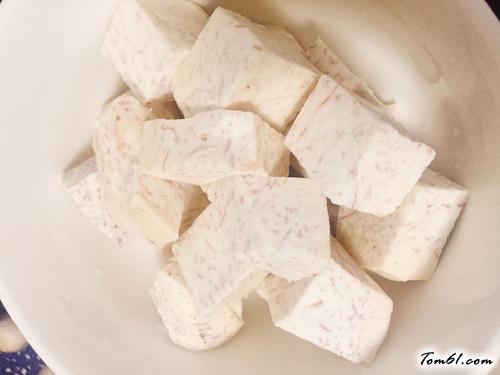 【排骨烧芋头】