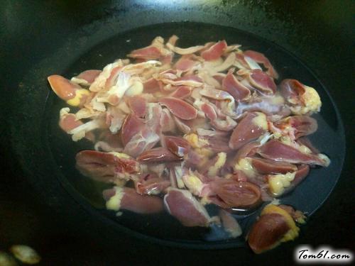 【酸豆角炒鸡杂】