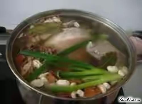 【秘制酱肘子】