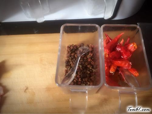 【香辣石锅仔鸡】