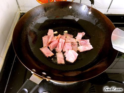 【培根炒海鲜菇】