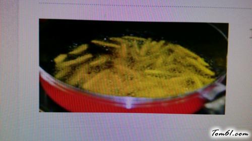 【蒜苔烧土豆】