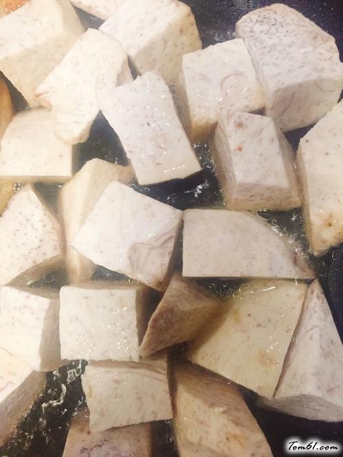 【排骨烧芋头】