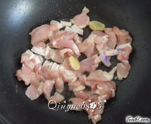 【肉炒蒜苔木耳】