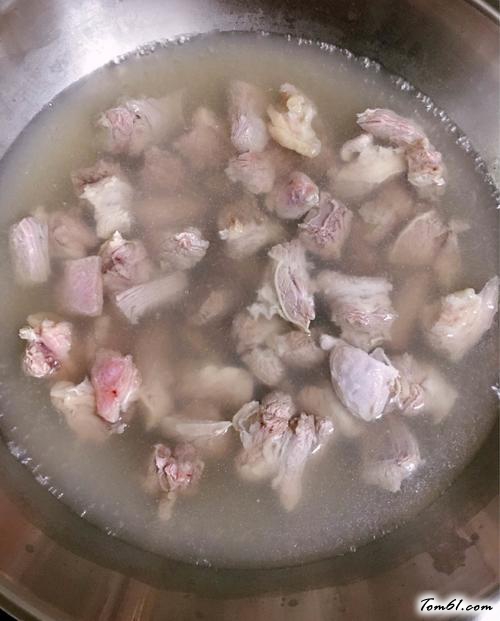 【白萝卜笋子烧牛腩】