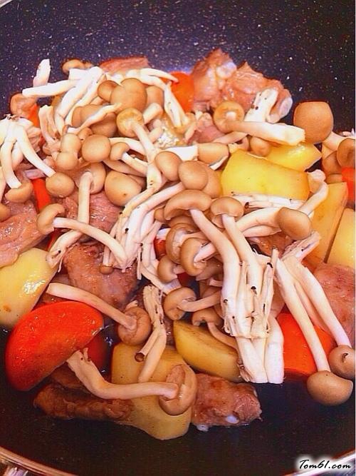 【土豆炖排骨】