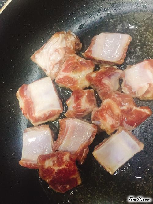 【排骨烧芋头】