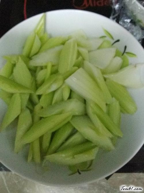 【西芹炒牛肉】