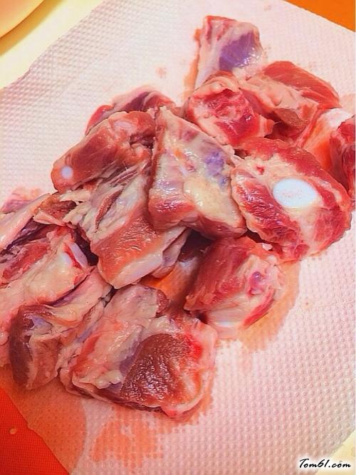 【土豆炖排骨】