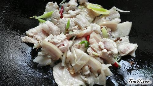 【五花肉炒蒜苔】