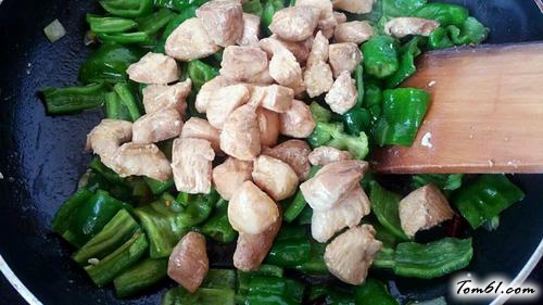 【青椒爆炒鸡丁】