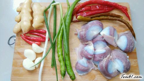 【泡辣椒爆鸡胗】