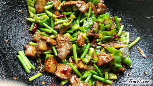 【五花肉炒蒜苔】