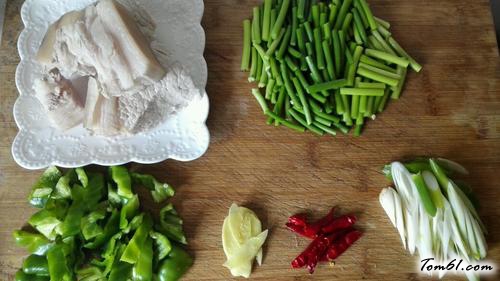 【五花肉炒蒜苔】