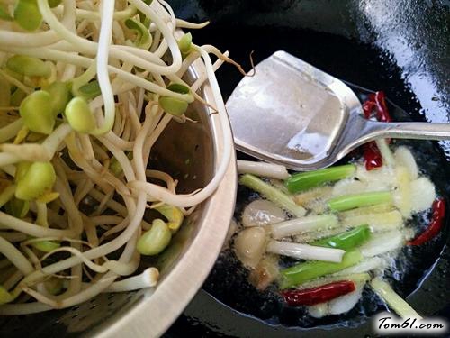 【黄豆芽炒粉条】