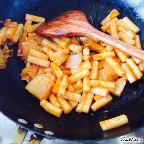 【辣白菜炒年糕】