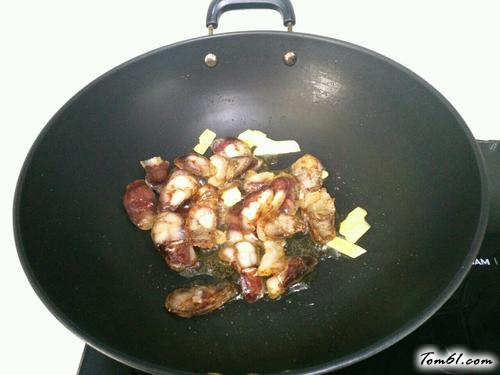 【腊肠炒蒜苔】