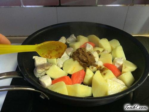 【咖喱薯炆鸡】