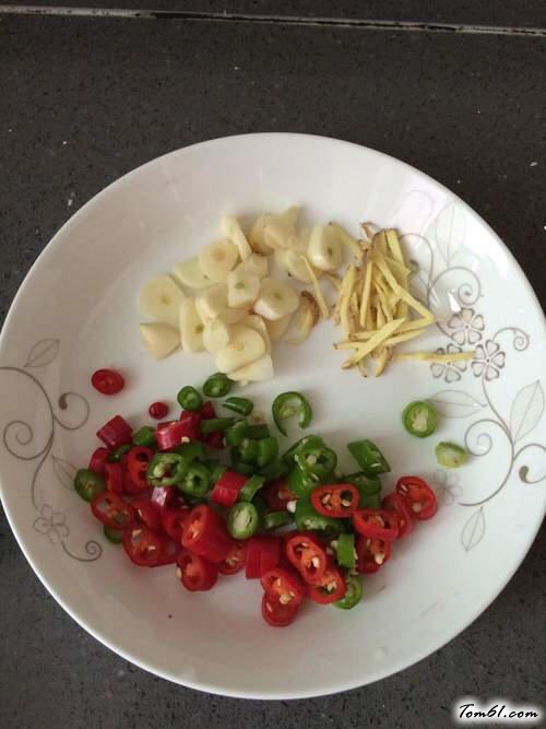 【猪皮炒酸豆角】