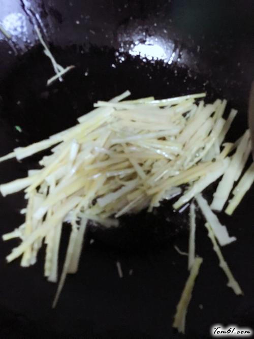 【竹笋炒肉丝】
