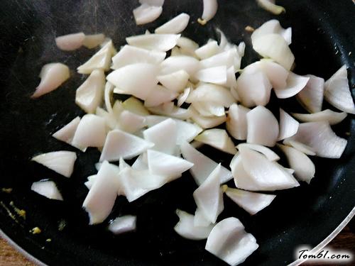 【洋葱黄瓜炒鸡蛋】