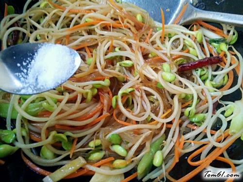 【黄豆芽炒粉条】