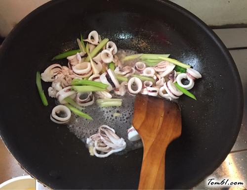 【芹菜炒鱿鱼】