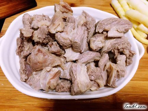 【白萝卜笋子烧牛腩】