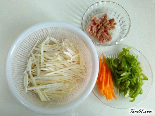 【青椒茭白炒肉丝】