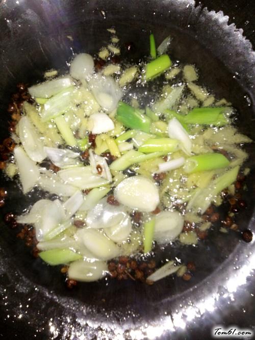 【香菇土豆炖鸡肉】