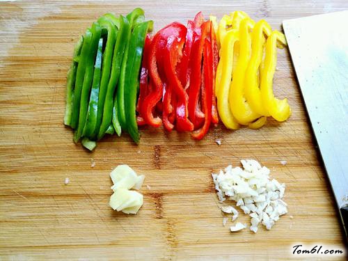 【彩椒炒肉丝】