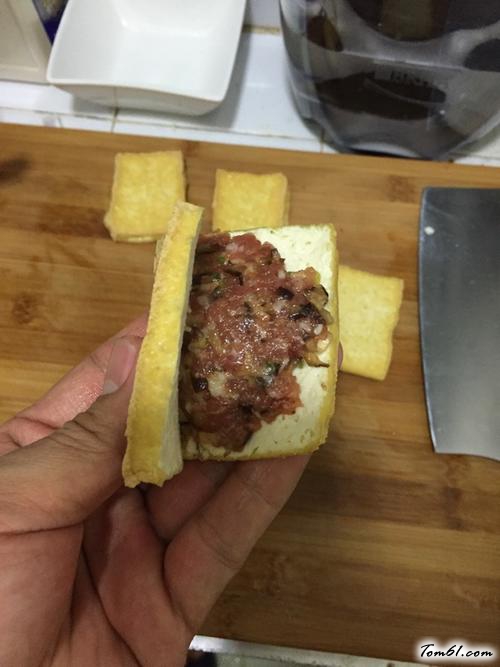 【猪肉香菇酿豆腐】