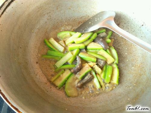 【爆炒海参丝瓜】