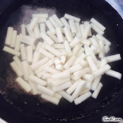 【辣白菜炒年糕】