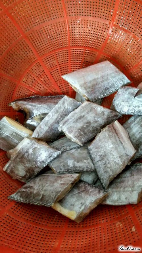 【剁椒红烧带鱼】