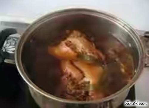 【秘制酱肘子】