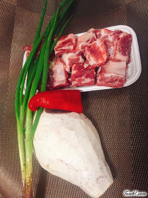 【排骨烧芋头】