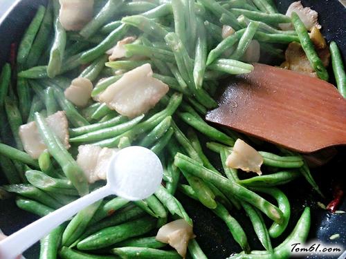 【五花肉炖芸豆】