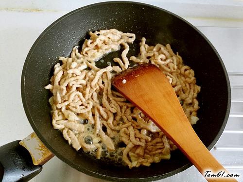 【彩椒炒肉丝】