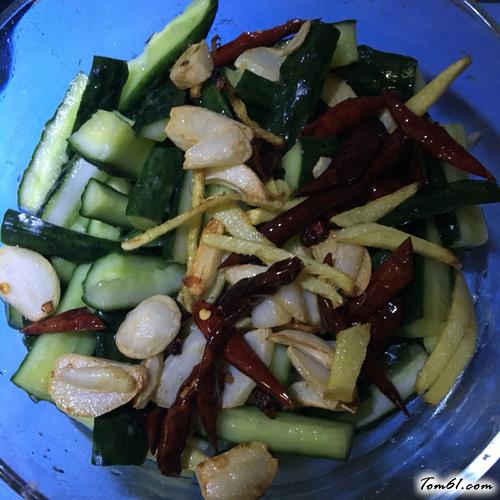 【酸辣甜黄瓜】